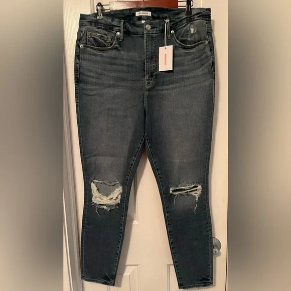 Good American Medium-Wash Jeans - Picture 3 of 12